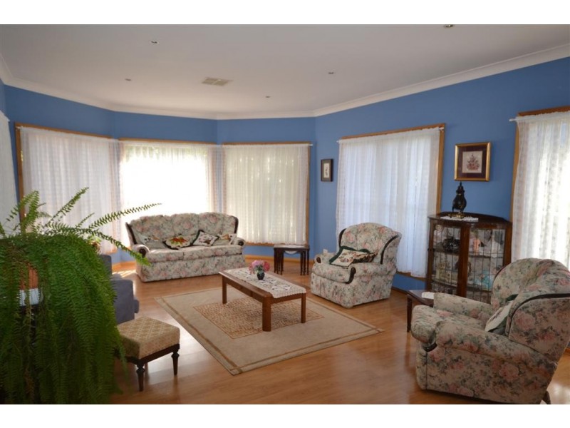 2 Peachy Close, Bomaderry NSW 2541