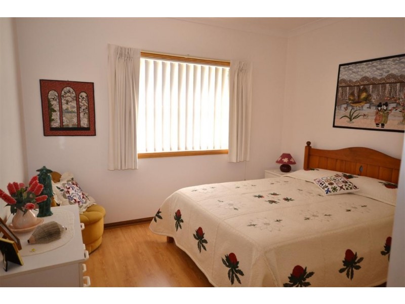 2 Peachy Close, Bomaderry NSW 2541