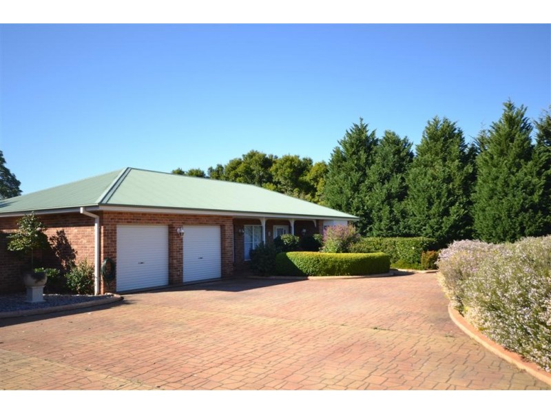 2 Peachy Close, Bomaderry NSW 2541