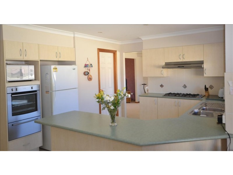 34 Burradoo Crescent, Nowra NSW 2541