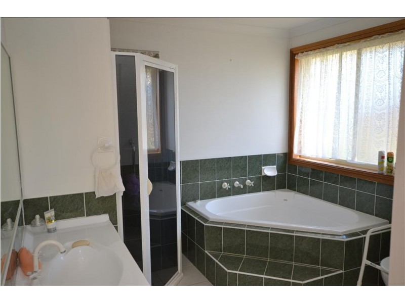 34 Burradoo Crescent, Nowra NSW 2541