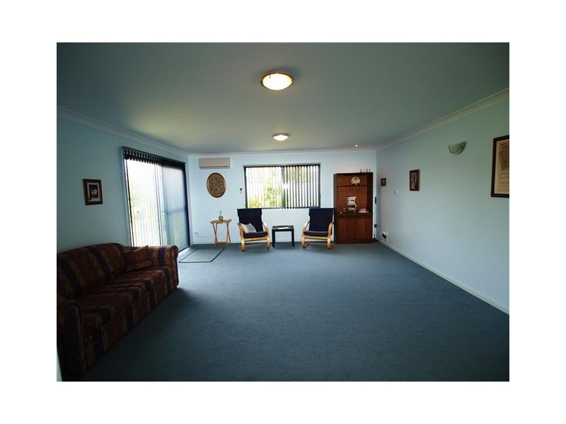 4 Lovegrove St, Shoalhaven Heads NSW 2535