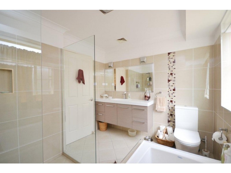 30 Robinia Way, Worrigee NSW 2540