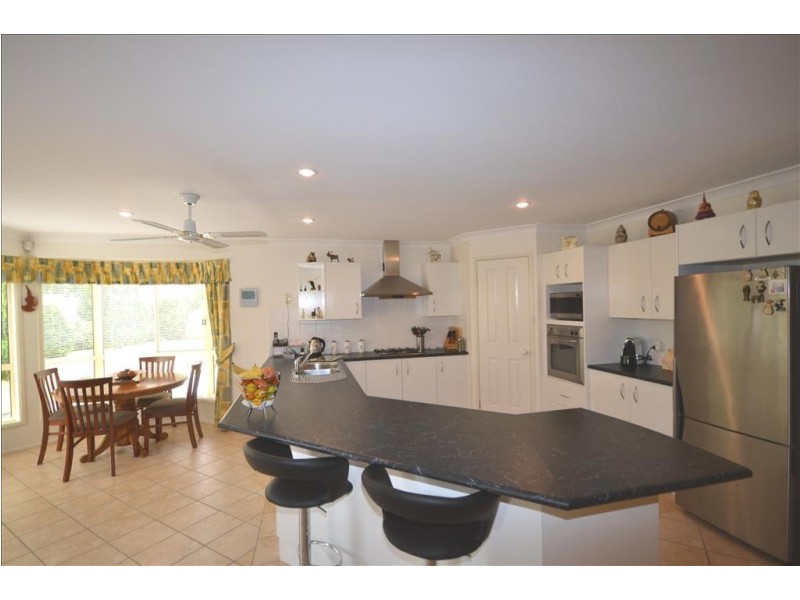 1 Marigold Close, Bomaderry NSW 2541