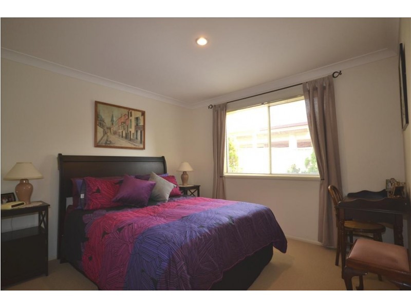 1 Marigold Close, Bomaderry NSW 2541