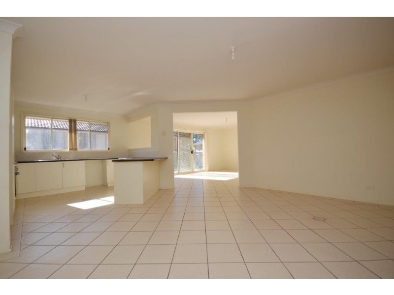 12 Rouken Glen, Nowra NSW 2541