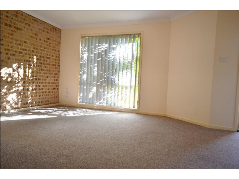 2/3 Harbour Boulevard, Bomaderry NSW 2541