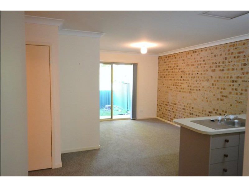 2/3 Harbour Boulevard, Bomaderry NSW 2541