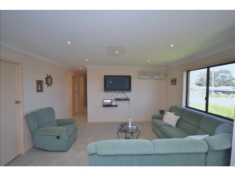 12 Comarong Street, Greenwell Point NSW 2540