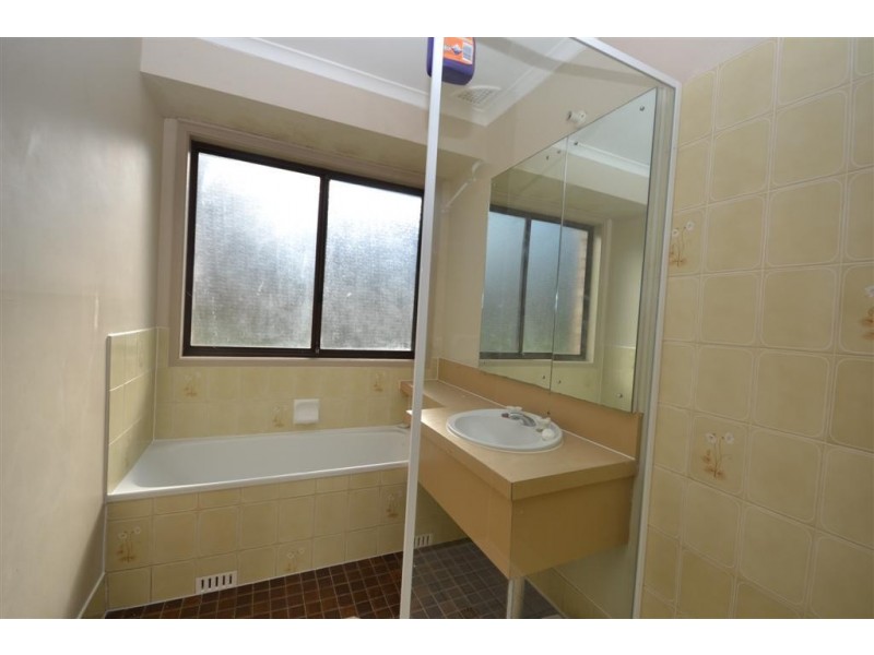 2 Balmaringa Avenue, North Nowra NSW 2541