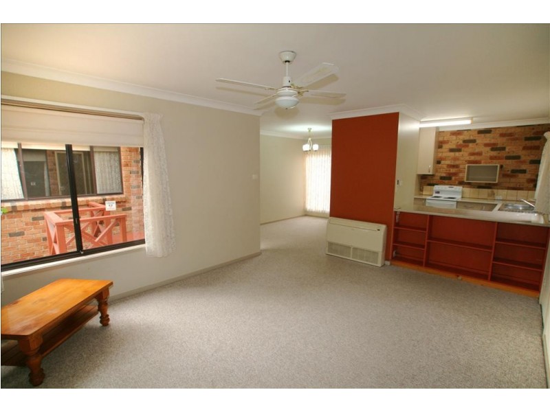 7/76 Brinawarr Street, Bomaderry NSW 2541