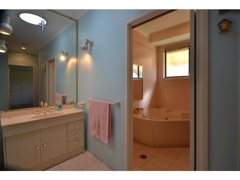 15 Kareela Crescent, North Nowra NSW 2541