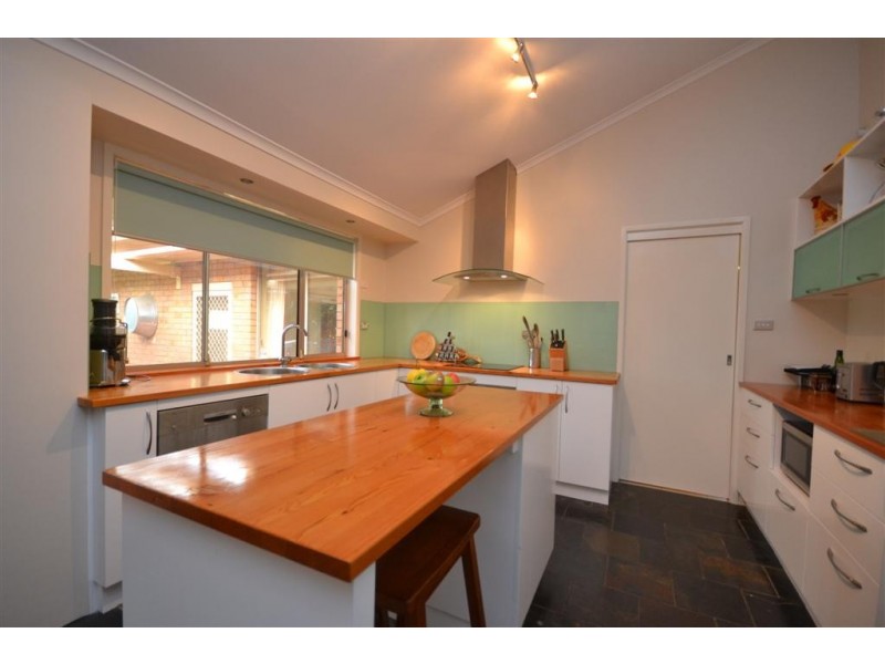 9 Evison Close, Cambewarra NSW 2540