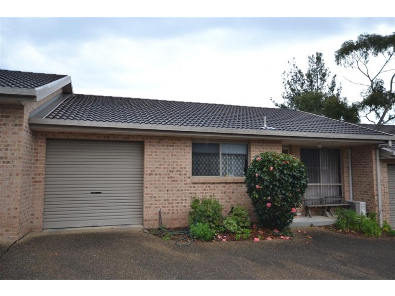 2/6 Carisbrooke Close, Bomaderry NSW 2541