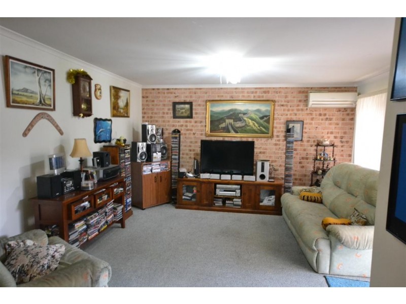 2/6 Carisbrooke Close, Bomaderry NSW 2541