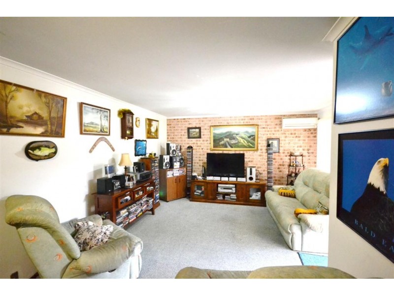 2/6 Carisbrooke Close, Bomaderry NSW 2541