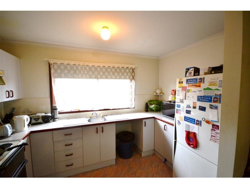 2/6 Carisbrooke Close, Bomaderry NSW 2541