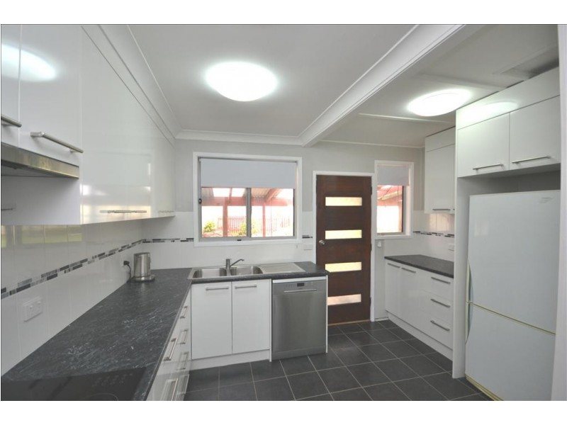 16 Knapp Avenue, Nowra NSW 2541