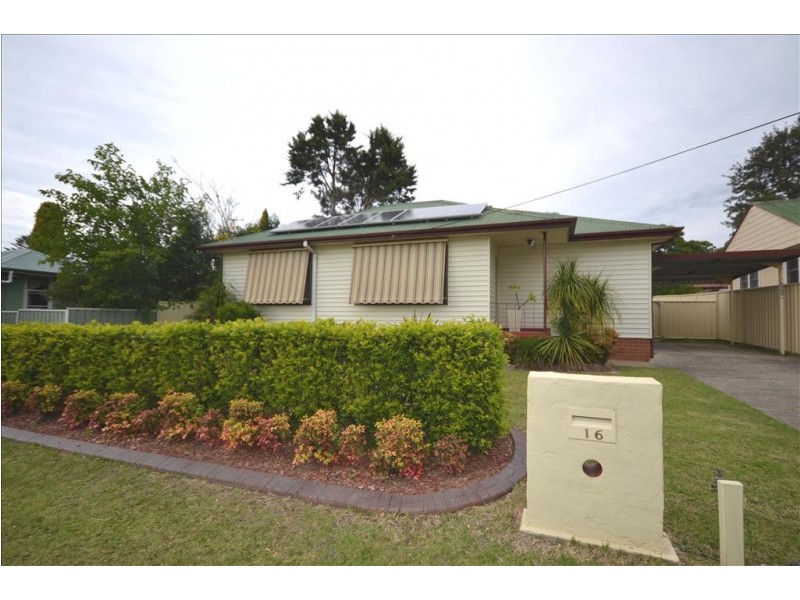 16 Knapp Avenue, Nowra NSW 2541