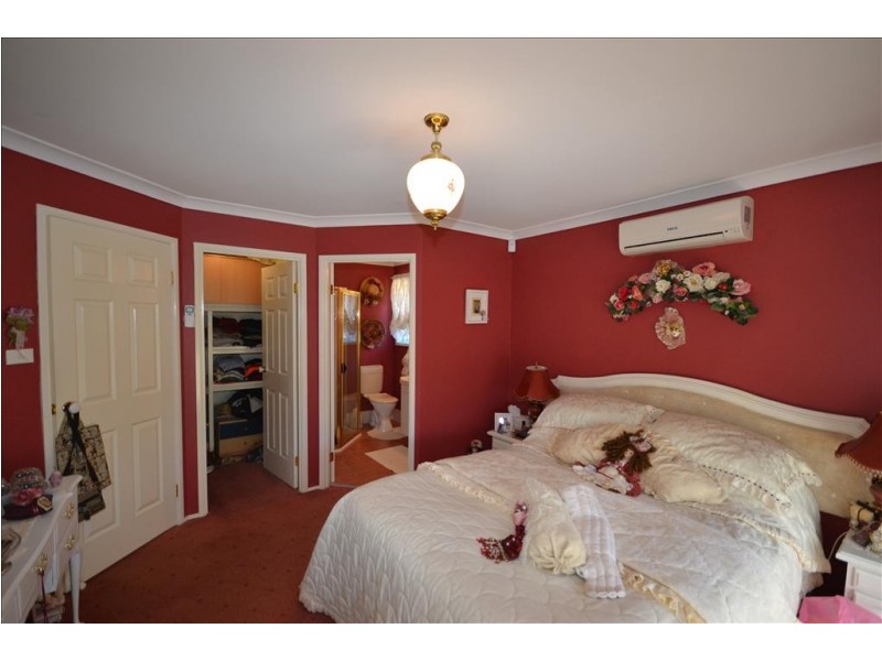 75 Burradoo Crescent, Nowra NSW 2541