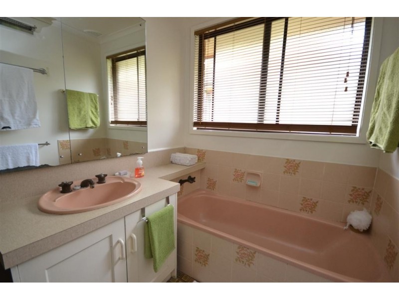 17 Seccombe Street, Nowra NSW 2541