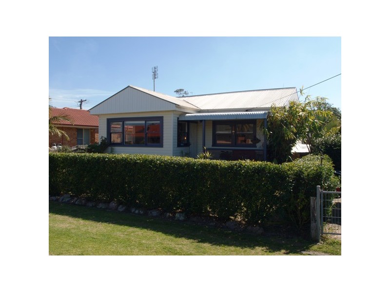 79 River Road, Shoalhaven Heads NSW 2535