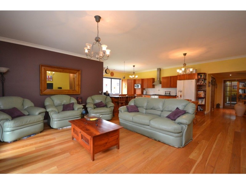 139 Sinclair Road, Falls Creek NSW 2540