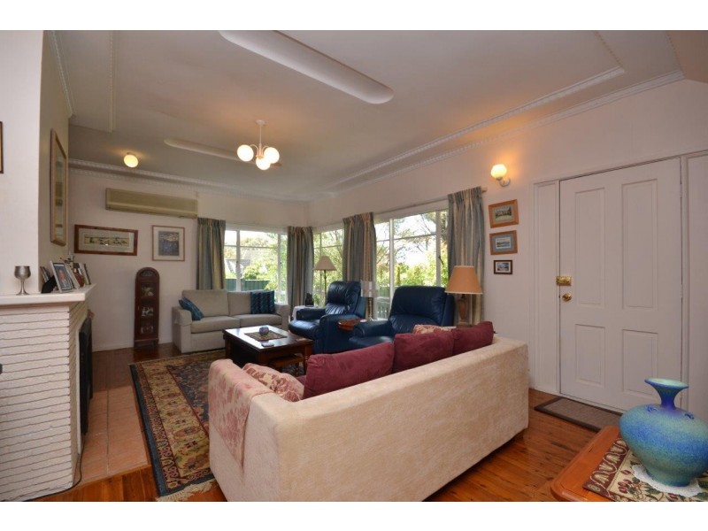 7 Mattes Way, Bomaderry NSW 2541
