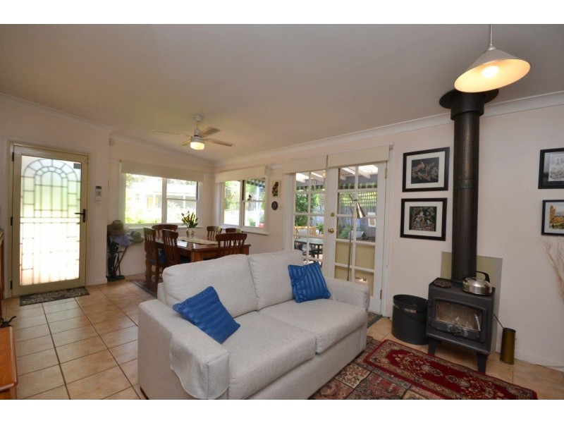 7 Mattes Way, Bomaderry NSW 2541