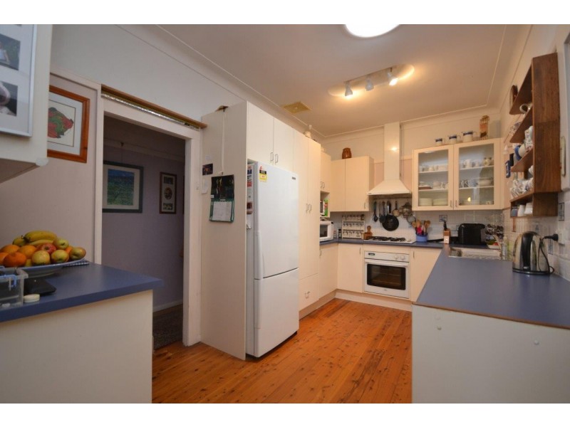 7 Mattes Way, Bomaderry NSW 2541
