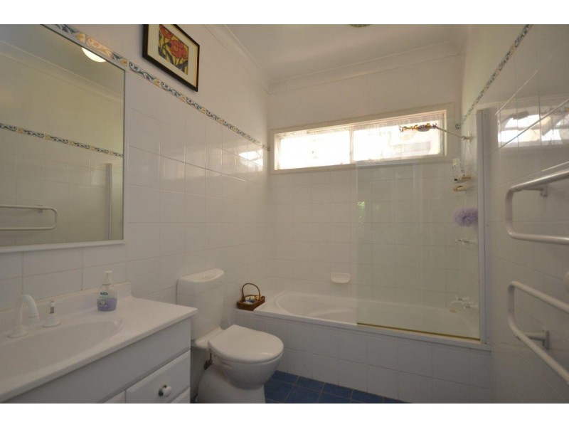 7 Mattes Way, Bomaderry NSW 2541