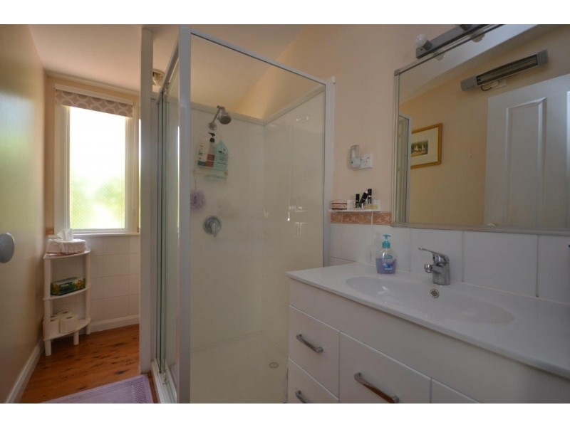7 Mattes Way, Bomaderry NSW 2541