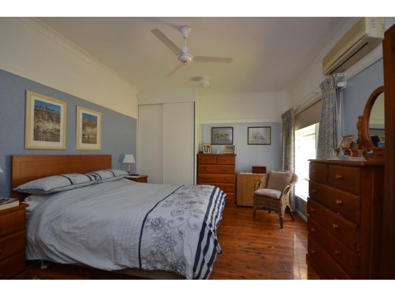 7 Mattes Way, Bomaderry NSW 2541