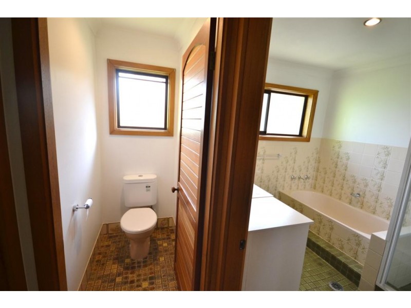 11 Ambassador Avenue, North Nowra NSW 2541