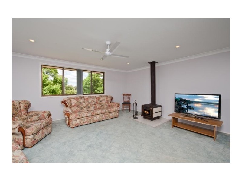 6 Shanklin Close, Bomaderry NSW 2541