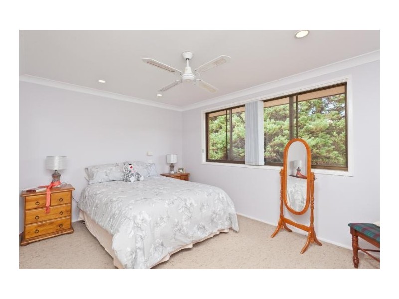 6 Shanklin Close, Bomaderry NSW 2541