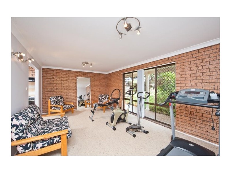 6 Shanklin Close, Bomaderry NSW 2541