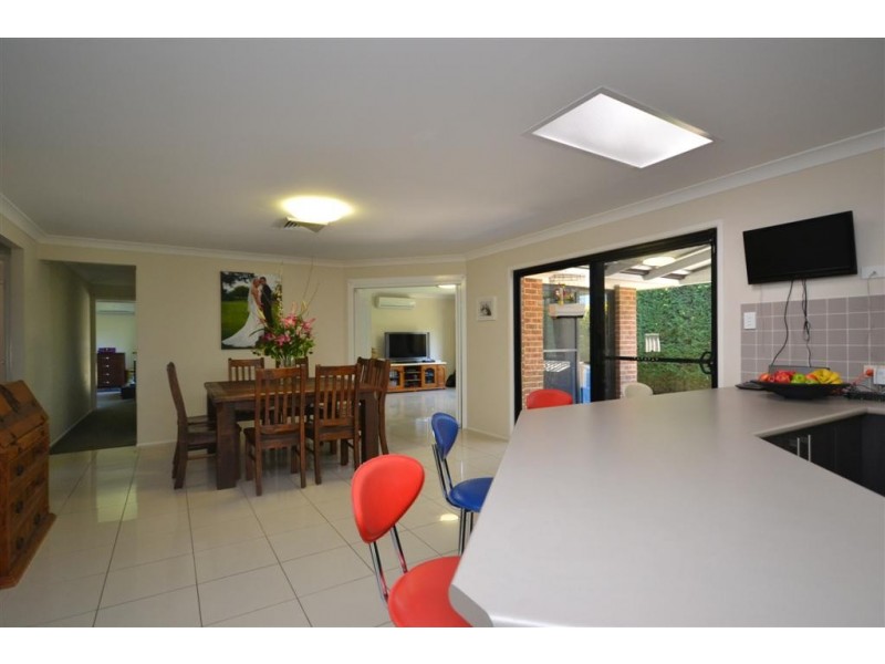 8 Jade Place, Meroo Meadow NSW 2540