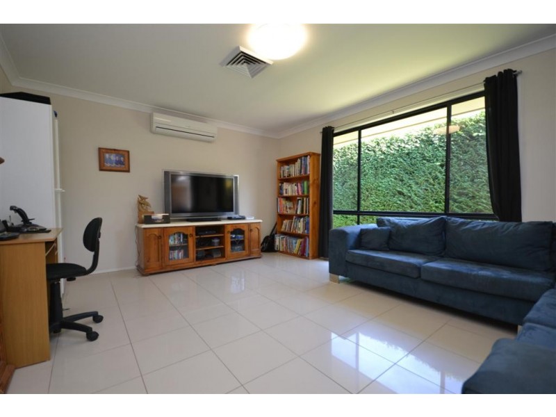 8 Jade Place, Meroo Meadow NSW 2540