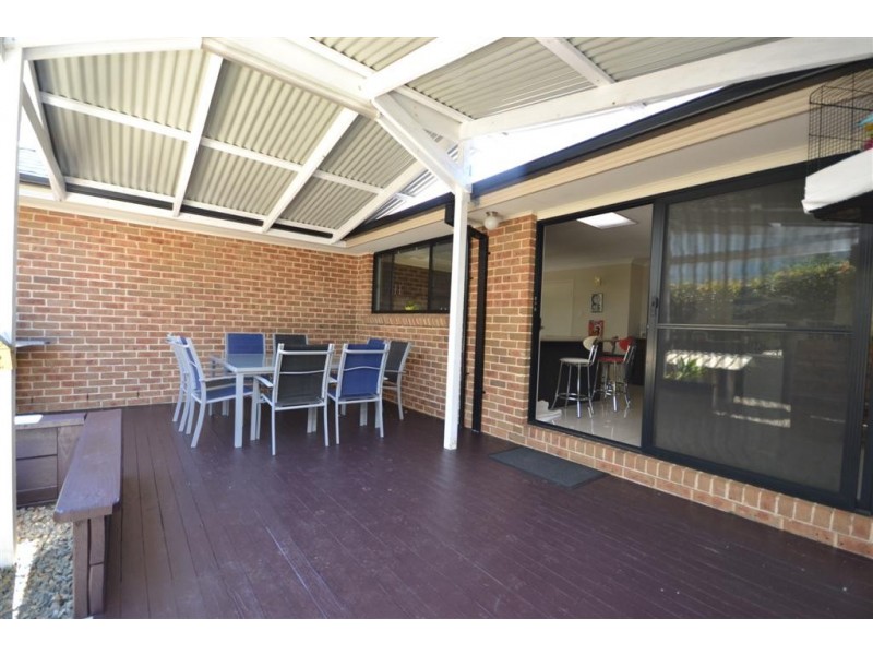 8 Jade Place, Meroo Meadow NSW 2540