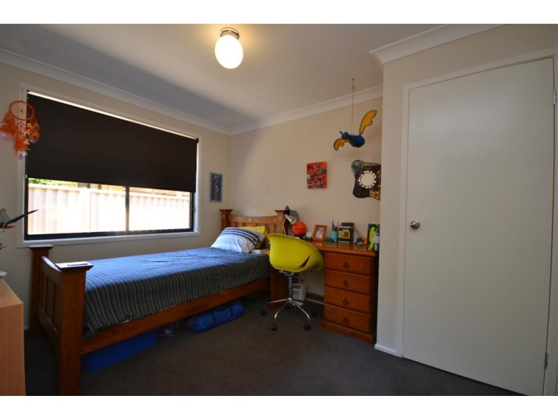 8 Jade Place, Meroo Meadow NSW 2540