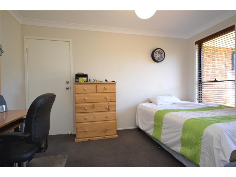 8 Jade Place, Meroo Meadow NSW 2540