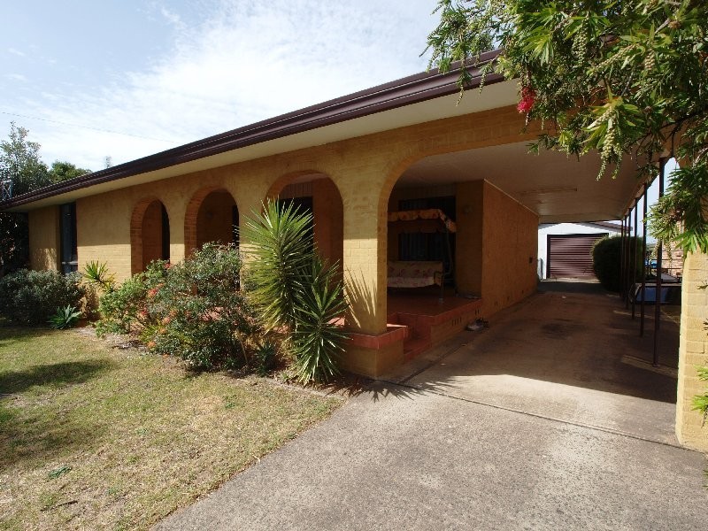 4 Bass Road, Shoalhaven Heads NSW 2535