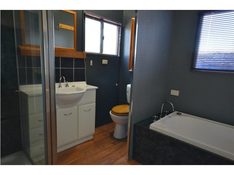 15 Shoalhaven Caravan Park Village, Terara NSW 2540