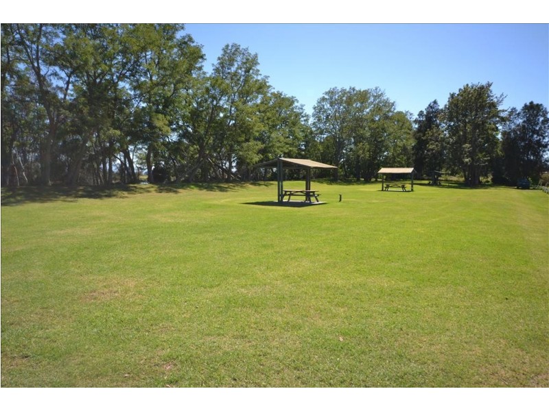 15 Shoalhaven Caravan Park Village, Terara NSW 2540