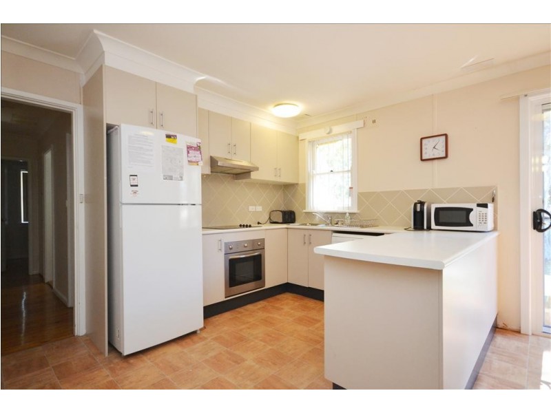 17 Queenborough Street, Nowra NSW 2541