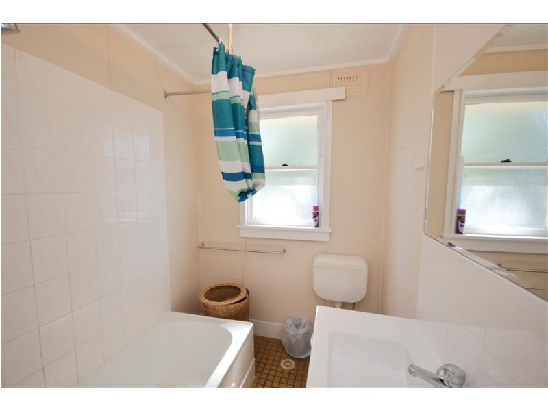 17 Queenborough Street, Nowra NSW 2541