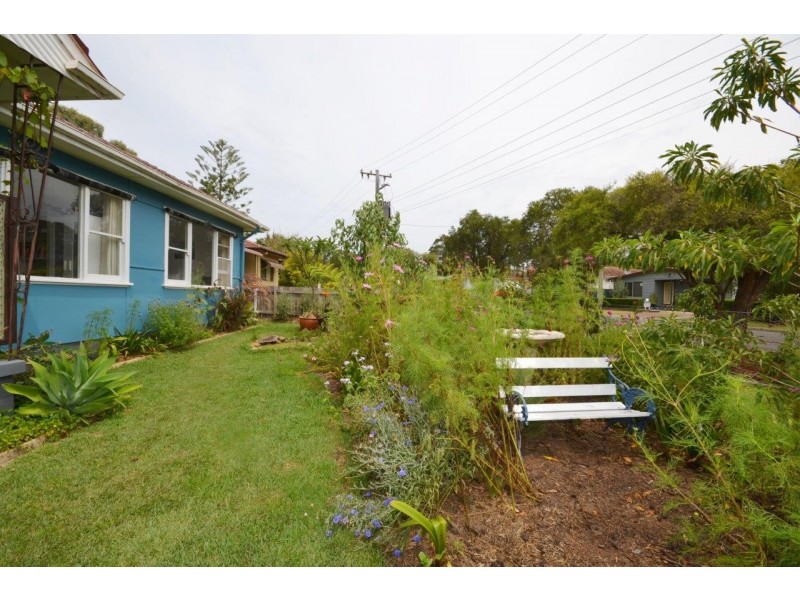 8 McDonald Avenue, Nowra NSW 2541