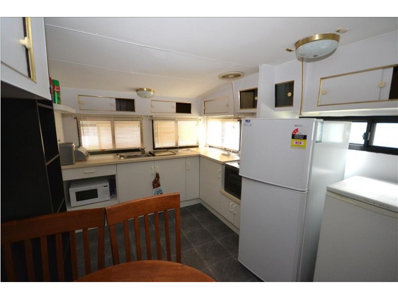 41 Shoalhaven Caravan Park Village, Terara NSW 2540