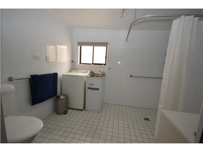 41 Shoalhaven Caravan Park Village, Terara NSW 2540